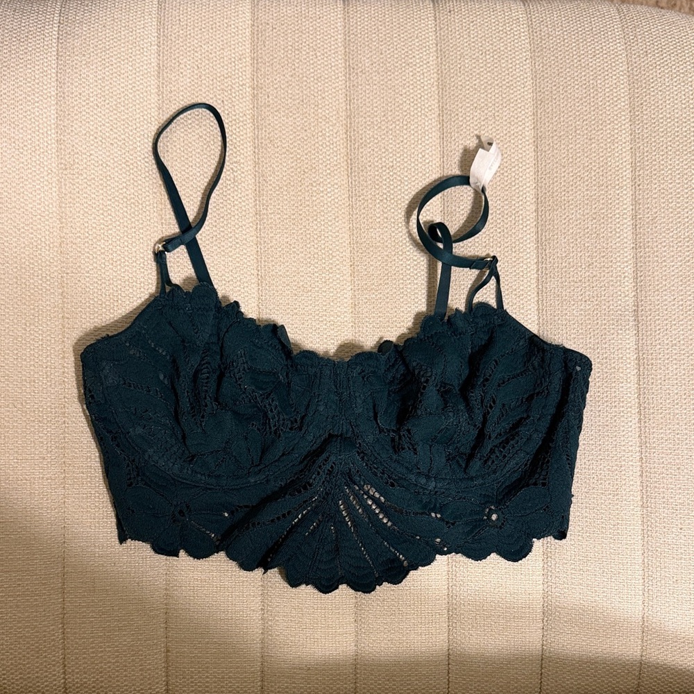 Elegant Lace Bralette in Forest Green